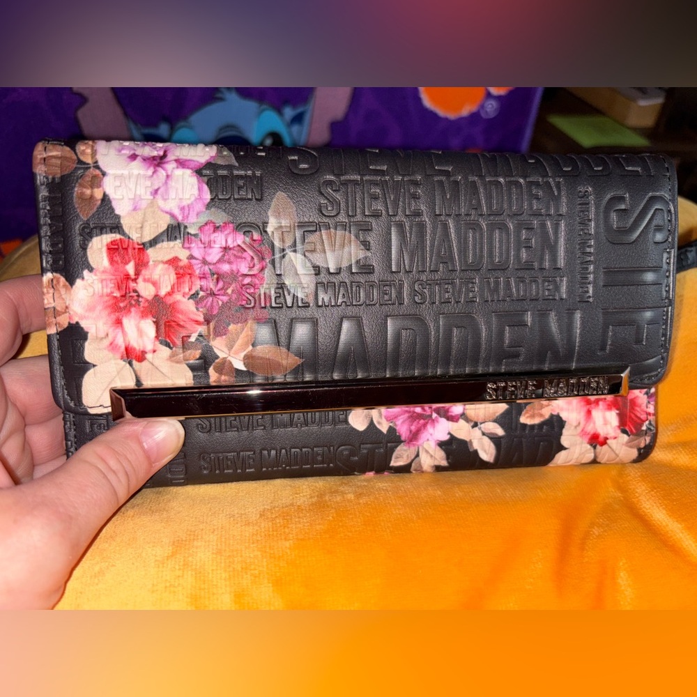Steve Madden LOGOBAR TRIFOLD Wallet Wristlet - Picture 2 of 10